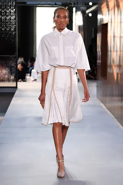 Look 15